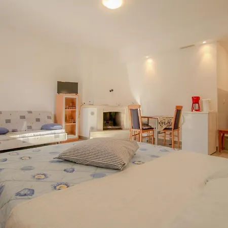 Apartment Adila A2 *