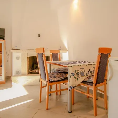 Apartment Adila A2 *